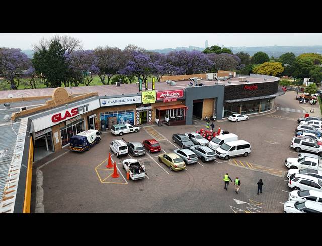 3,776M² RETAIL FOR SALE IN BRYANSTON